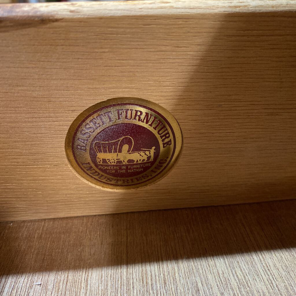 Basset chest of drawers