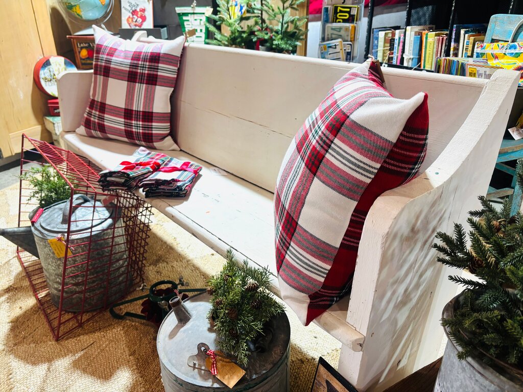 Rustic White Wooden Bench, Primitive Style