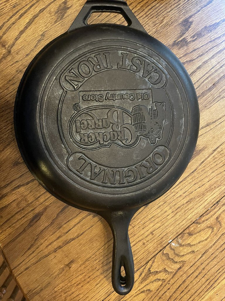 Lodge skillet with lid