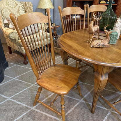 Table and 6 chairs -2/12 inch leaves