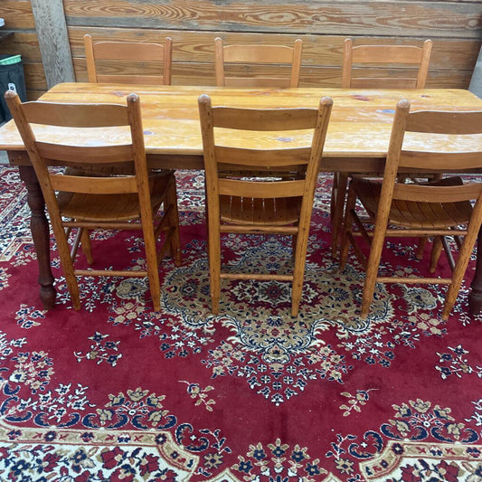 Table & Chairs