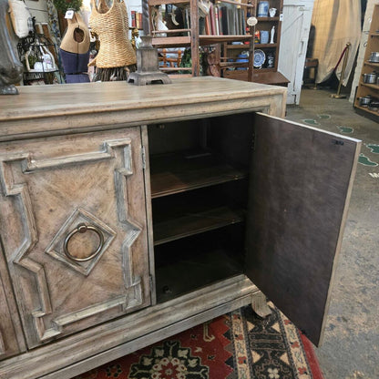 Gorgeous Hooker Furniture Console/Buffet/Sideboard
