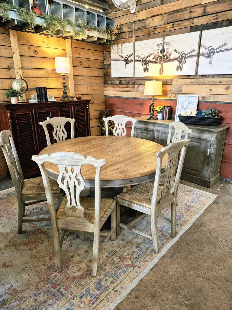 Round Dinning Table w/Chairs