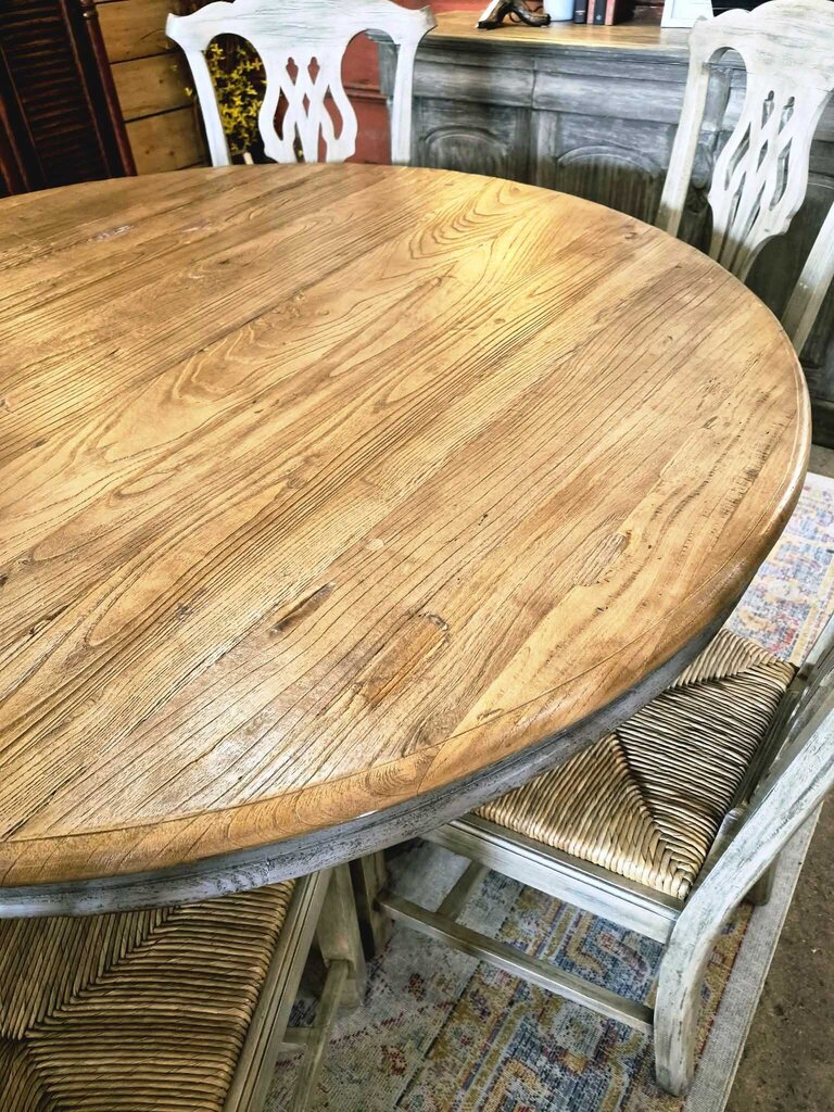 Round Dinning Table w/Chairs