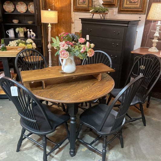 Solid Oak Table w/ 2 Leafs and 6 Chairs