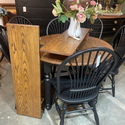 Solid Oak Table w/ 2 Leafs and 6 Chairs